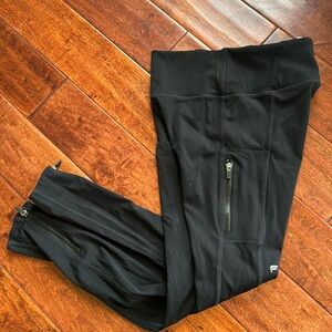 Fabletics motion 365  black leggings M with zipper at bottom of legs w/pockets